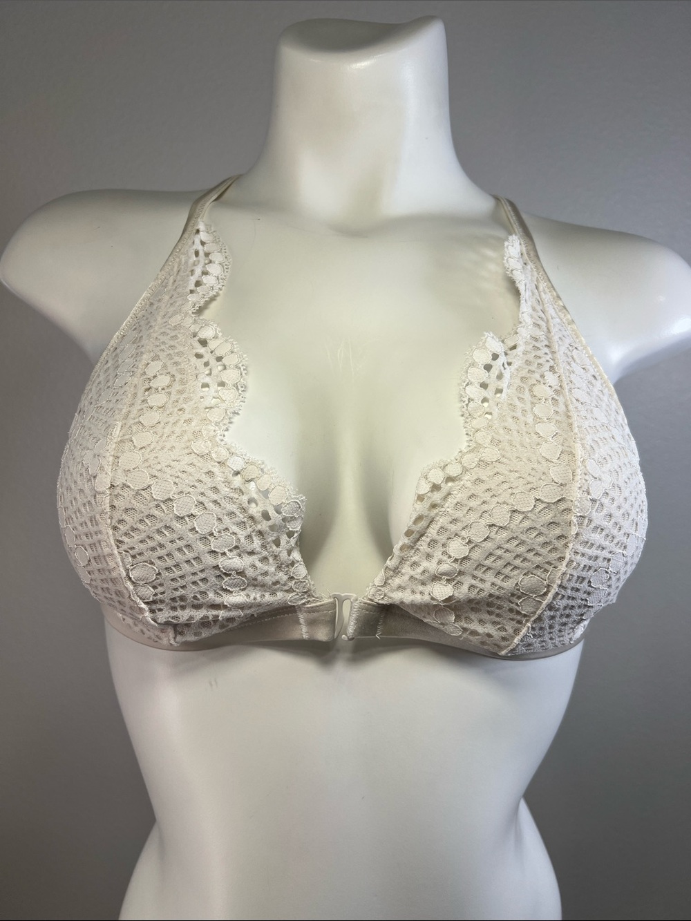 Victoria's Secret Ivory Crochet Lace Plunge Bralette LARGE